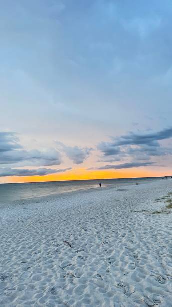 istock BEAUTIFUL EVENING ON THE BEACH 1412778733