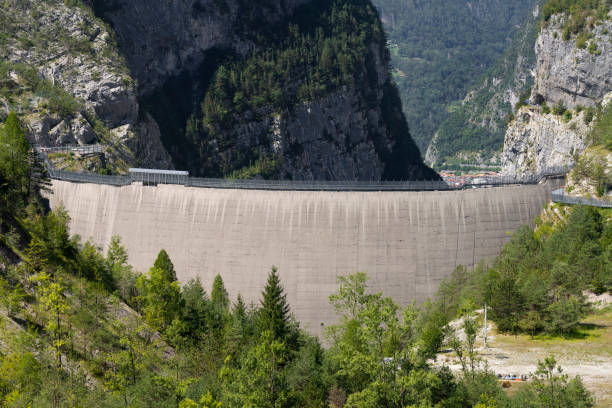 istock The Vajont dam, Italy 1412798337