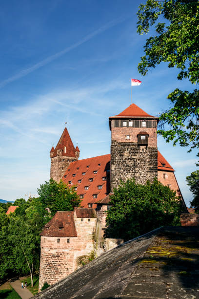 il castello di norimberga, germania - castle nuremberg fort skyline foto e immagini stock