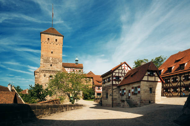 il castello di norimberga, germania - castle nuremberg fort skyline foto e immagini stock