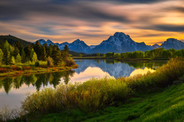 sunset over oxbow bend of the snake river in grand teton national park, wyoming - snake river mt moran nature grand teton national park imagens e fotografias de stock