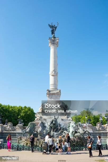 ボルドーのジロンド派の噴水 - ストックフォト・写真素材...