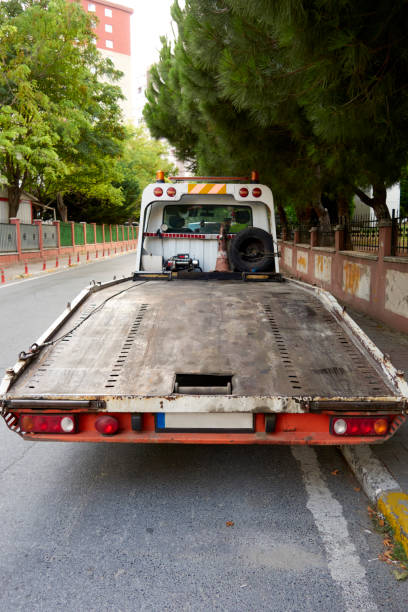 空のレッカー車 - towing tow truck truck semi truck ストックフォトと画像