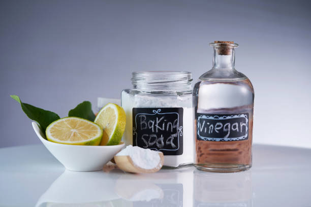 jar of  baking soda and white vinegar on  table top - vinegar stockfoto's en -beelden