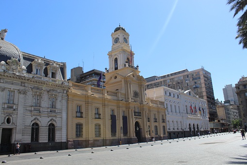 Image of the facade of some buildings in the Plaza de Armas in Santiago de Chile