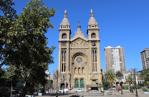 Image of the facade of the Church of the Sacramentinos in Santiago de Chile