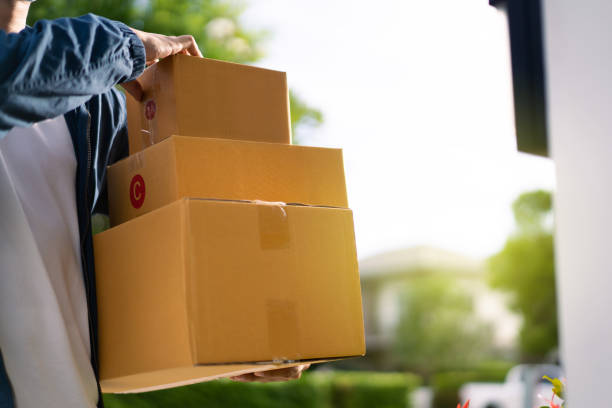 istock Delivery man deliver a parcels at home. 1412900700