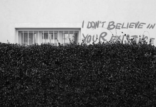 i don't believe in your existence - graffiti believe wall single word imagens e fotografias de stock