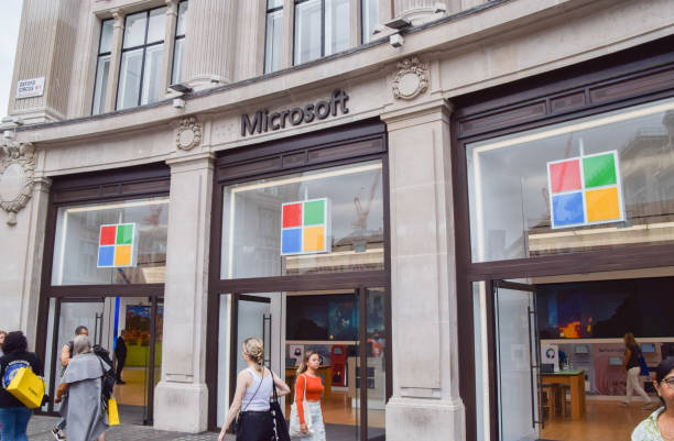 マイクロソフトの旗艦店、オックスフォード サーカス、ロンドン、英国 - コンピュータショップ ストックフォトと画像