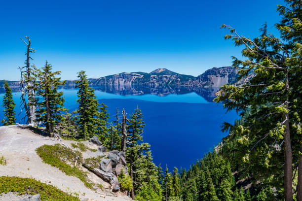 istock Views of Crater Lake from Discovery Point 1412935233