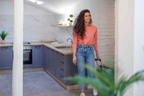 istock I am so excited to move in 1412937833