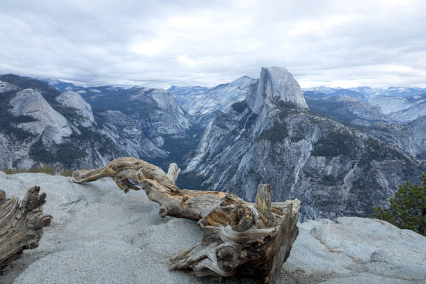 glacier point lookout - weitwinkelansicht. - yosemite valley stock-fotos und bilder