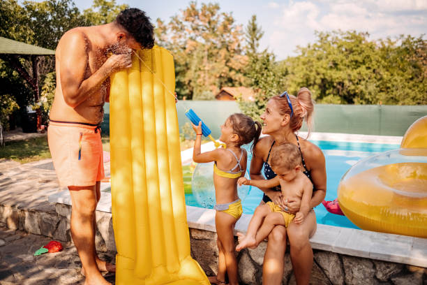 istock Family at the pool 1412950881