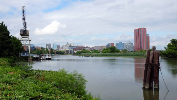 wilmington, delaware - delaware wilmington waterfront skyline stock-fotos und bilder