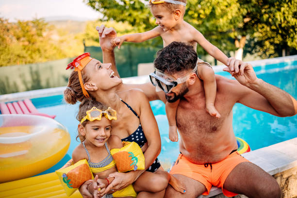 istock Family at the pool 1412953659
