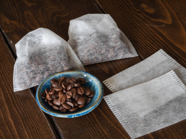 bolsa de aroma con granos de café en la bolsa. - dehumidify fotografías e imágenes de stock