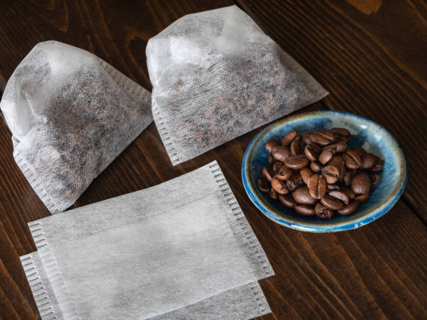 bolsa de aroma con granos de café en la bolsa. - dehumidify fotografías e imágenes de stock
