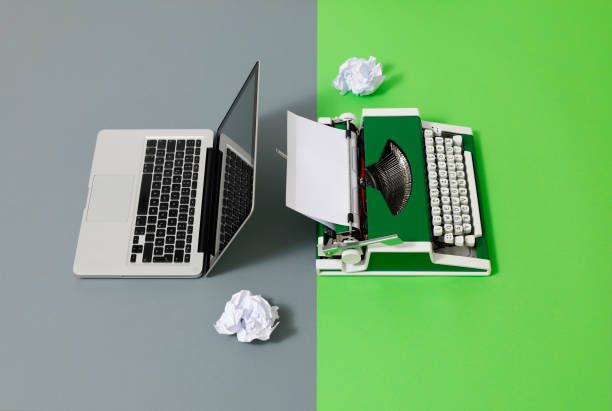 istock Digital und analog – Laptop and 70s Typewriter 1413023729