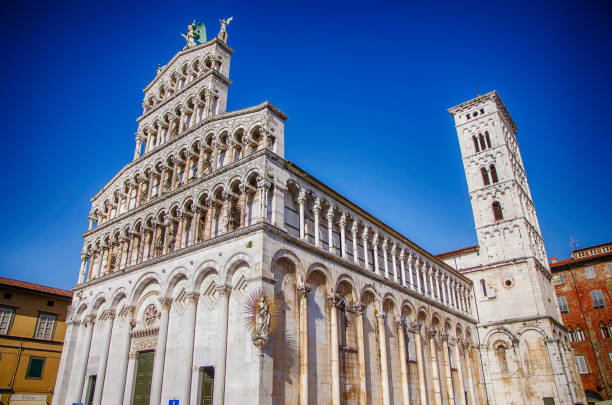 chiesa di san michele in foro st michael roman catholic church basilica in lucca tuscany, italy - architecture basilica column gothic style 뉴스 사진 이미지