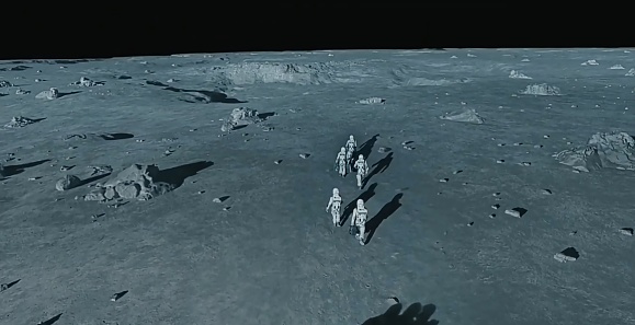 Ayın yüzeyinde yürüyen bir grup astronot