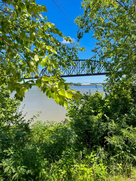 istock A Glimpse of the Bridge 1413057934