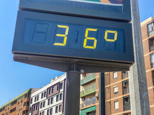 istock 36 degrees celsius in the city 1413229798