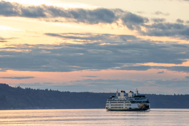Ferry at Sunset Mukilteo to Clinton Ferry at Sunset everett washington state stock pictures, royalty-free photos & images