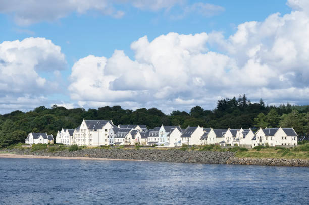 coastal living for residents at inverkip marina by the sea - housing development house scotland uk imagens e fotografias de stock