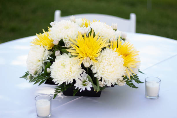 istock Yellow and white chrysanthemum centerpiece 1413320160