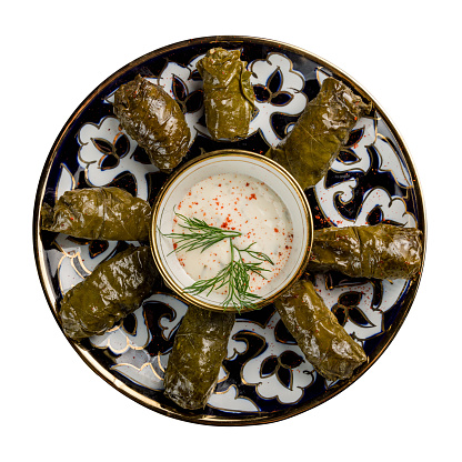Dolma con crema agria, cocina uzbeka aislada sobre fondo blanco vista superior photo