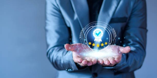 The concept of providing a five-star premium service. businessman showing award High standards are guaranteed, service quality, business success, work efficiency, top quality assurance 5 stars. el concepto de proporcionar un servicio premium de cinco estrellas. empresario que muestra premio los altos estándares están garantizados, la calidad del servicio, el éxito empresarial, la eficiencia del trabajo, la garantía de calidad superior 5 estre