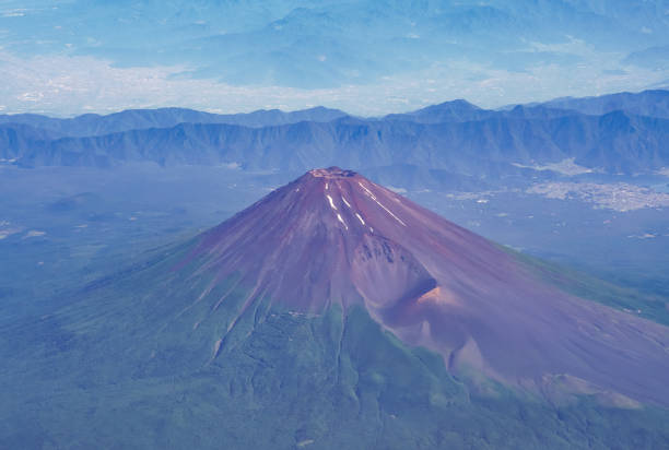 晴れた空から見た夏の富士山 - caldera ストックフォトと画像
