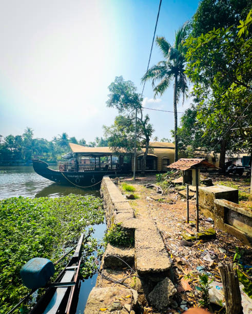 istock Alleppey Houseboat 1413398984