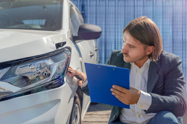 inspecting car damage - insurance car insurance agent auto accidents imagens e fotografias de stock