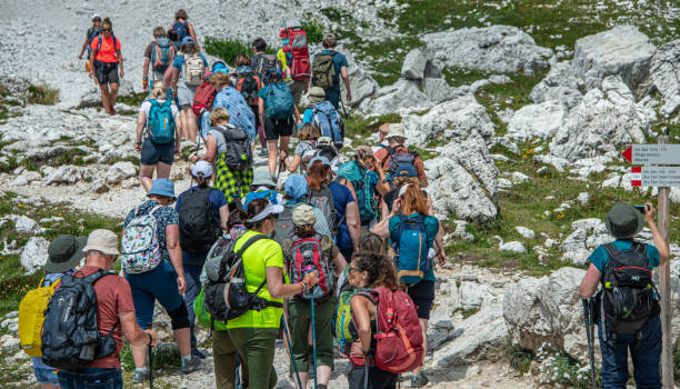 vista de dolomitas, alto adige, itália - tirol rock gravel mountain peak - fotografias e filmes do acervo