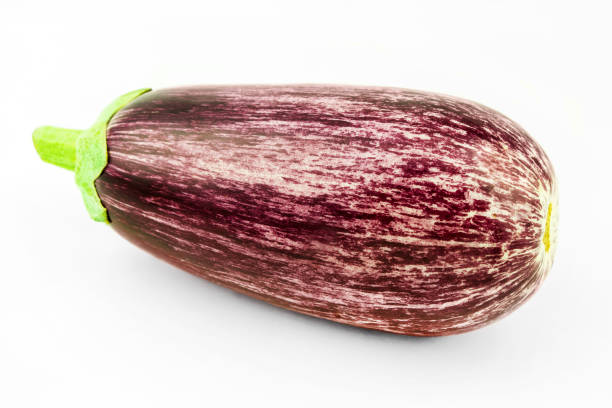 1 흰색 바탕에 aubergine 클로즈업 - eggplant group of objects raw food eating 뉴스 사진 이미지