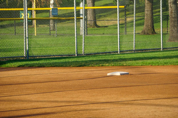 野球 - baseball dirt softball baseball diamond ストックフォトと画像