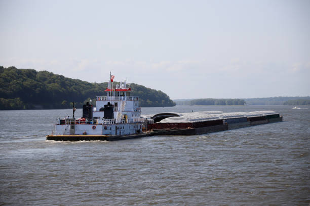 istock barge traffic on Mississippi River 1413461840
