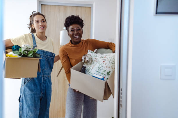 istock Friends moving into a new apartment 1413463164