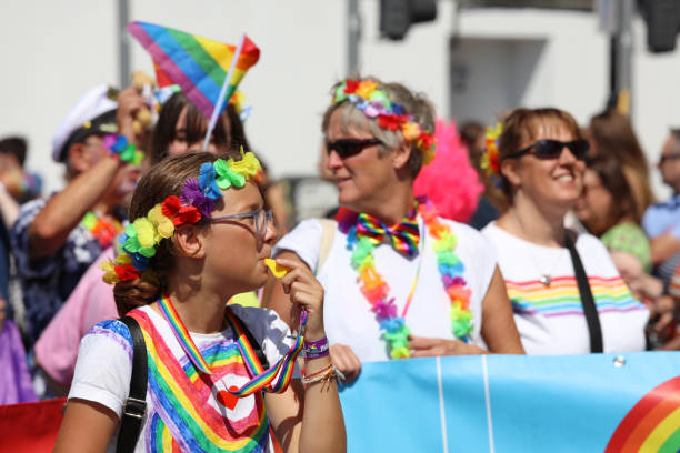 30th anniversary brighton and hove lgbtq+ community parade brighton - family child crowd british culture imagens e fotografias de stock