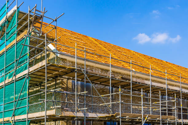 closeup of a house under construction, construction site in Rucphen, The Netherlands, 6 may, 2022 closeup of a house under construction, construction site in Rucphen, The Netherlands, 6 may, 2022 jetting stock pictures, royalty-free photos & images