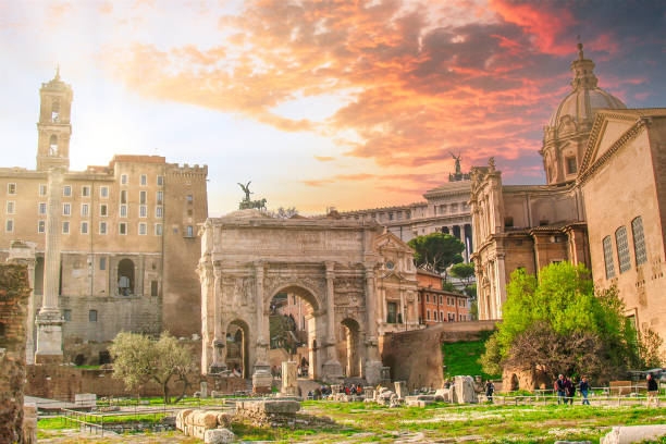 foro romano tramonto - tempio di saturno foto e immagini stock