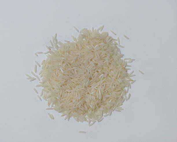 riso basmati bianco su fondo bianco - clipping path rice white rice basmati rice foto e immagini stock