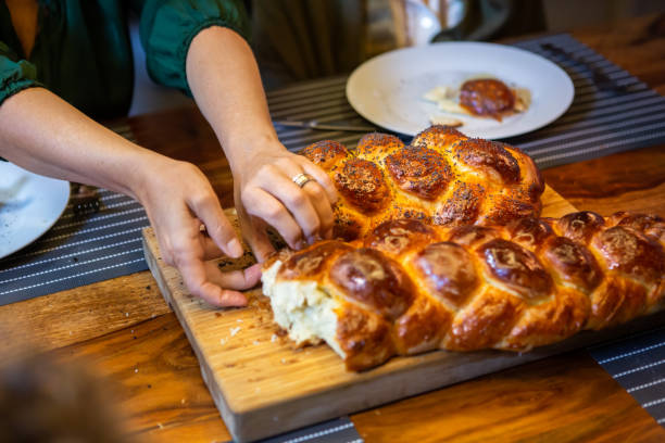 challah rasgando - comemoração religiosa - fotografias e filmes do acervo