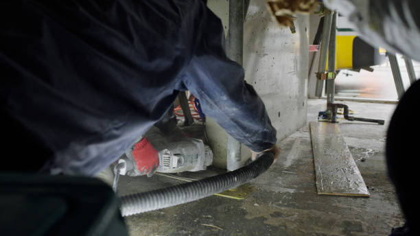 istock Japanese man is cutting concrete with a tool. 1413517751