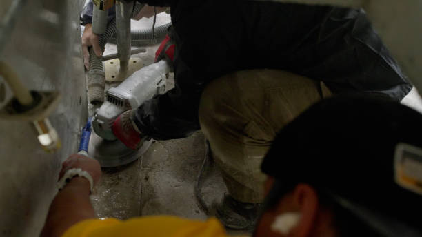 istock Japanese man is cutting concrete with a tool. 1413517758