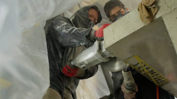 istock Japanese man is cutting concrete with a tool. 1413517816