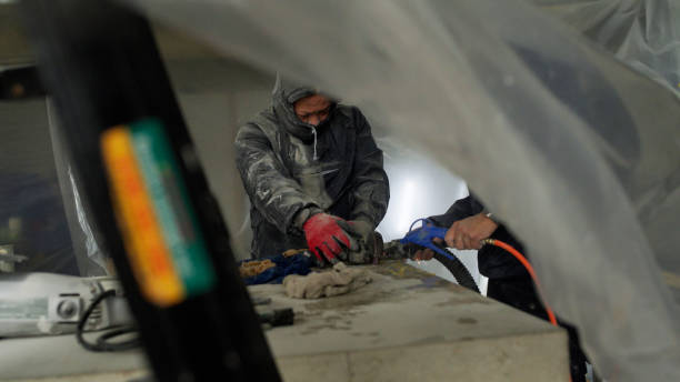 istock Japanese man is cutting concrete with a tool. 1413517818