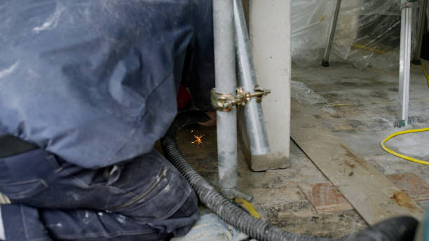 istock Japanese man is cutting concrete with a tool. 1413517852