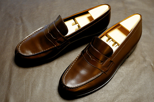coin loafers.  The shape is simple and standard, and the color is dark brown.